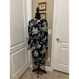 Vintage Liz Claiborne black and white floral print t-shirt midi dress with a col
